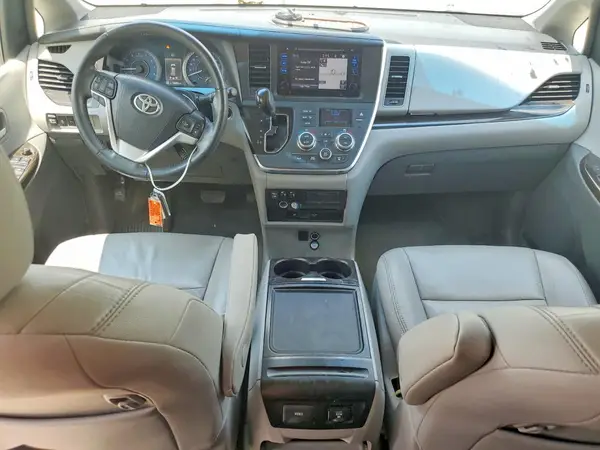 5TDYZ3DC7HS856483 2017 TOYOTA SIENNA - Image 8