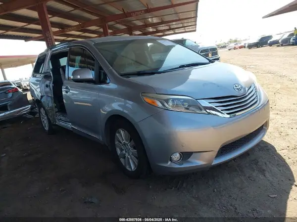 5TDYZ3DC7HS862672 2017 TOYOTA SIENNA - Image 1