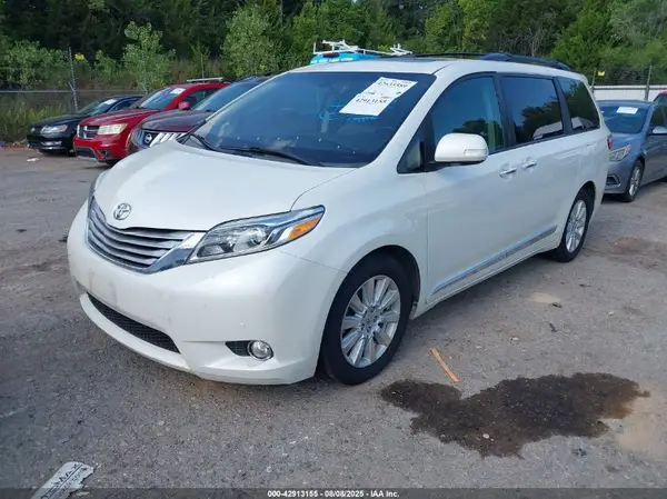5TDYZ3DC7HS866513 2017 TOYOTA SIENNA - Image 2