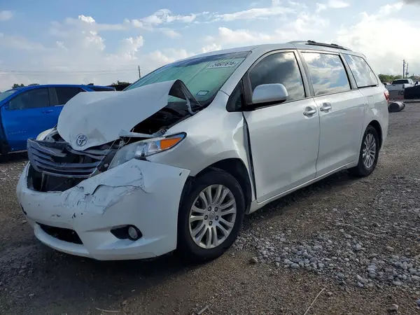 5TDYZ3DC7HS867113 2017 TOYOTA SIENNA - Image 1