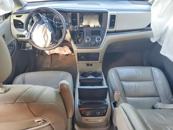 5TDYZ3DC7HS867113 2017 TOYOTA SIENNA - Image 8