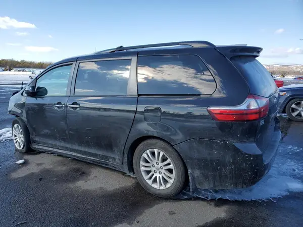 5TDYZ3DC7HS867483 2017 TOYOTA SIENNA - Image 2