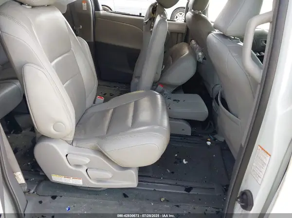 5TDYZ3DC7HS876605 2017 TOYOTA SIENNA - Image 8
