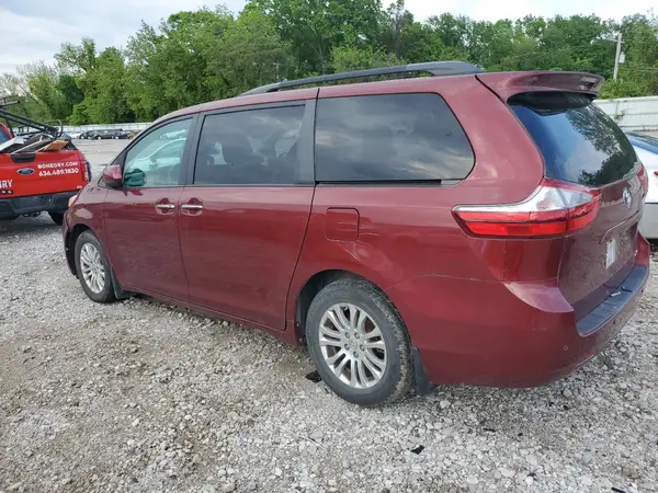 5TDYZ3DC7HS877107 2017 TOYOTA SIENNA - Image 2
