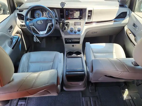 5TDYZ3DC7HS878676 2017 TOYOTA SIENNA - Image 8