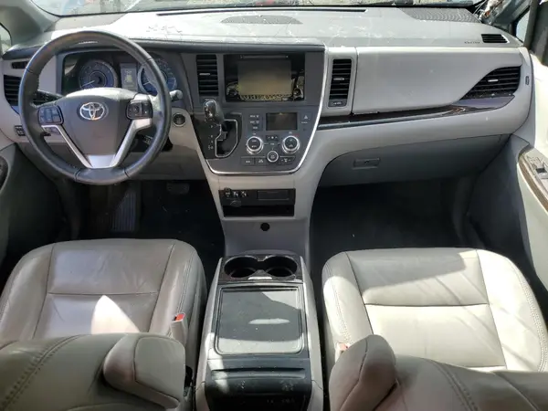 5TDYZ3DC7HS880248 2017 TOYOTA SIENNA - Image 8