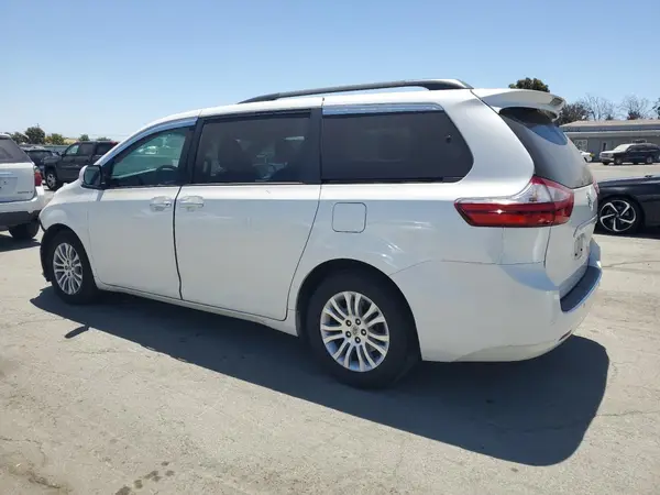 5TDYZ3DC7HS881254 2017 TOYOTA SIENNA - Image 2