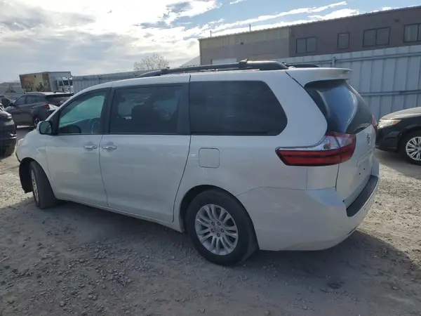 5TDYZ3DC7HS882517 2017 TOYOTA SIENNA - Image 2