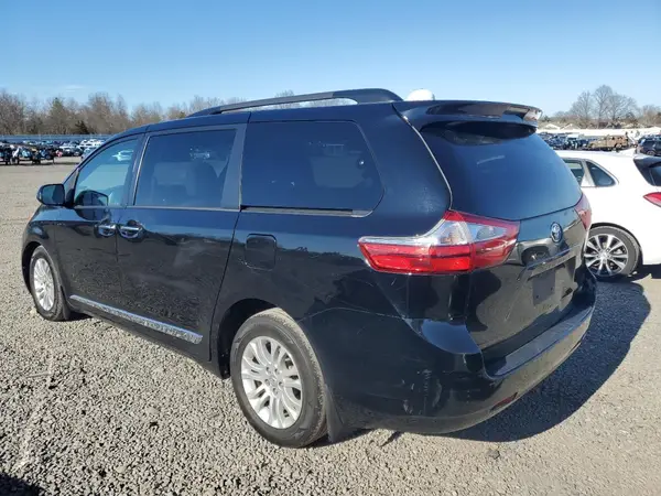 5TDYZ3DC7HS883571 2017 TOYOTA SIENNA - Image 2