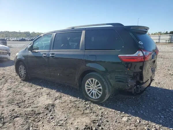 5TDYZ3DC7HS884140 2017 TOYOTA SIENNA - Image 2