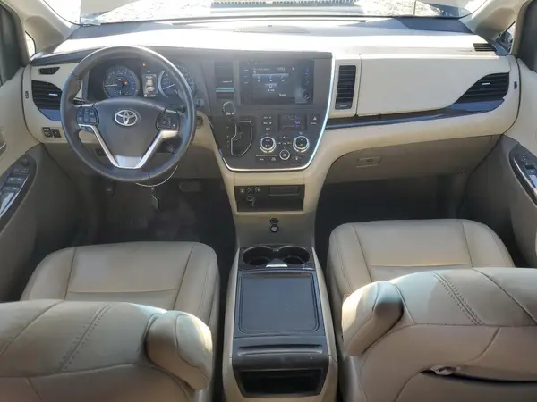 5TDYZ3DC7HS884140 2017 TOYOTA SIENNA - Image 8