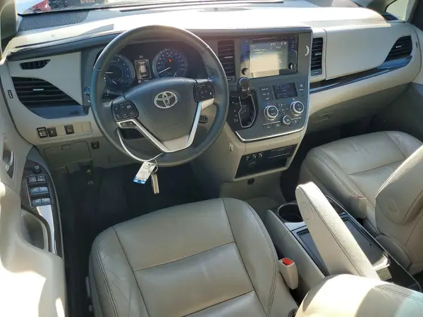 5TDYZ3DC7HS889225 2017 TOYOTA SIENNA - Image 8