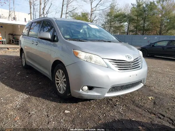 5TDYZ3DC7HS890536 2017 TOYOTA SIENNA - Image 1