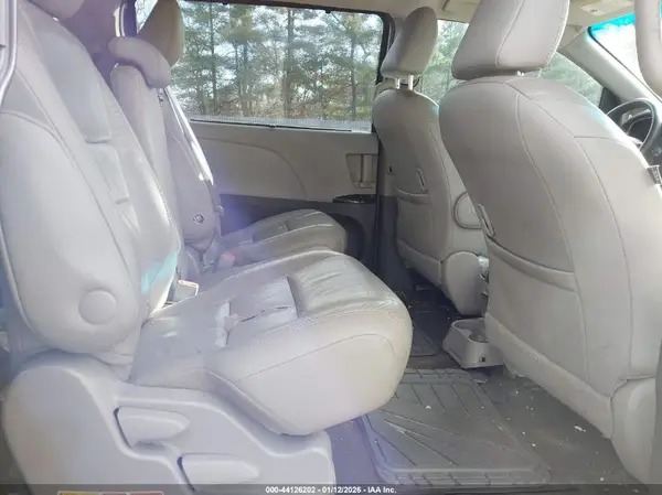 5TDYZ3DC7HS890536 2017 TOYOTA SIENNA - Image 8