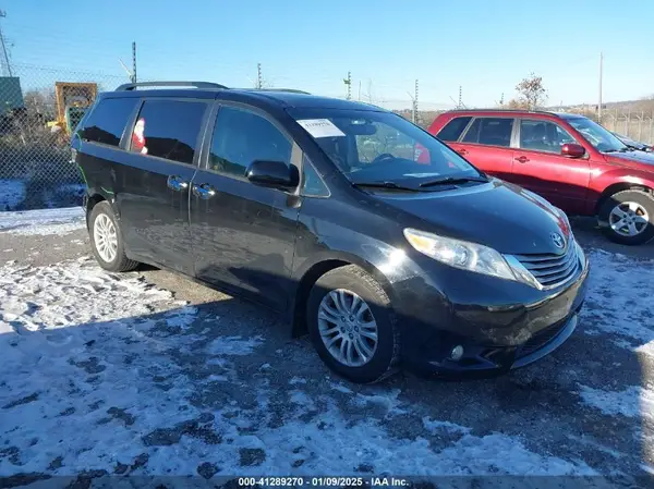 5TDYZ3DC7HS892965 2017 TOYOTA SIENNA - Image 1