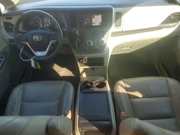 5TDYZ3DC7HS893243 2017 TOYOTA SIENNA - Image 8