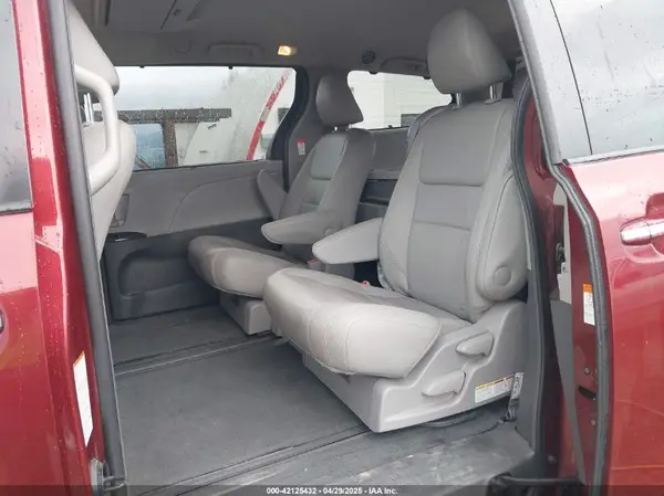 5TDYZ3DC7HS897602 2017 TOYOTA SIENNA - Image 8