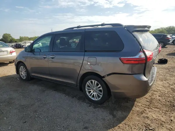 5TDYZ3DC7HS899401 2017 TOYOTA SIENNA - Image 2