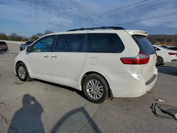 5TDYZ3DC7HS899611 2017 TOYOTA SIENNA - Image 2