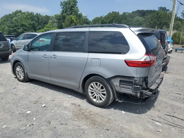 5TDYZ3DC7HS900658 2017 TOYOTA SIENNA - Image 2