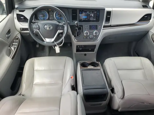 5TDYZ3DC7HS900658 2017 TOYOTA SIENNA - Image 8