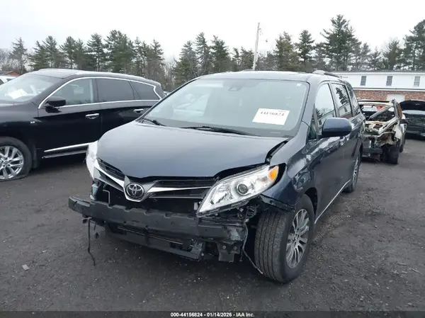 5TDYZ3DC7JS905476 2018 TOYOTA SIENNA - Image 2