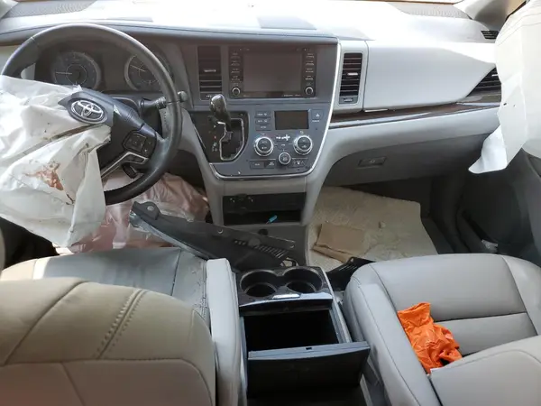 5TDYZ3DC7JS905865 2018 TOYOTA SIENNA - Image 8
