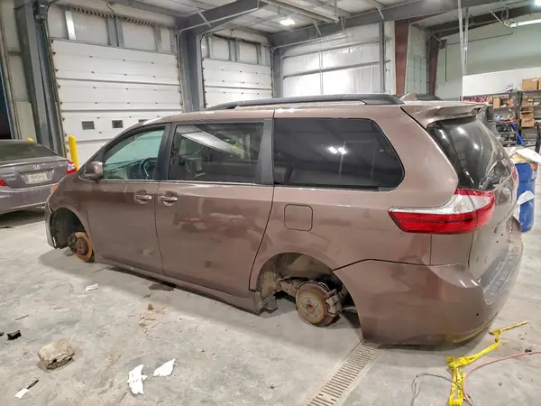 5TDYZ3DC7JS906305 2018 TOYOTA SIENNA - Image 2