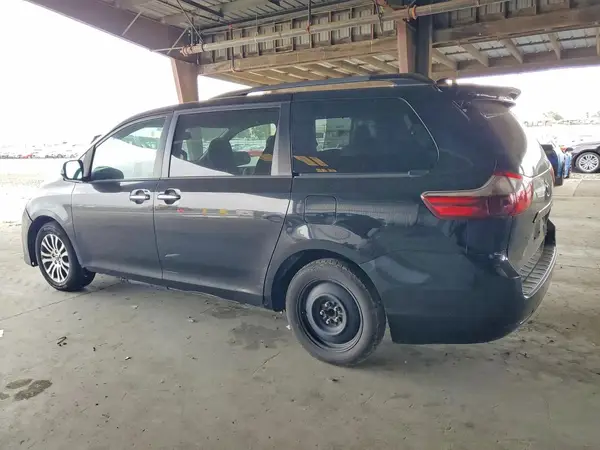 5TDYZ3DC7JS906935 2018 TOYOTA SIENNA - Image 2