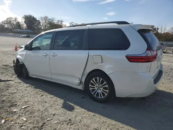 5TDYZ3DC7JS907499 2018 TOYOTA SIENNA - Image 2