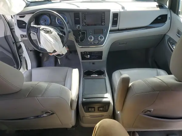 5TDYZ3DC7JS907499 2018 TOYOTA SIENNA - Image 8