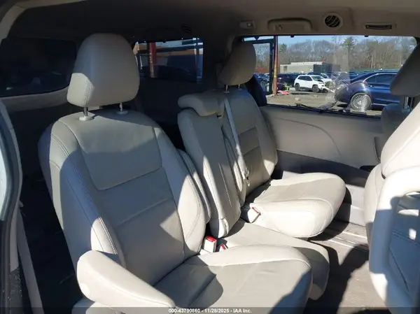 5TDYZ3DC7JS909950 2018 TOYOTA SIENNA - Image 8