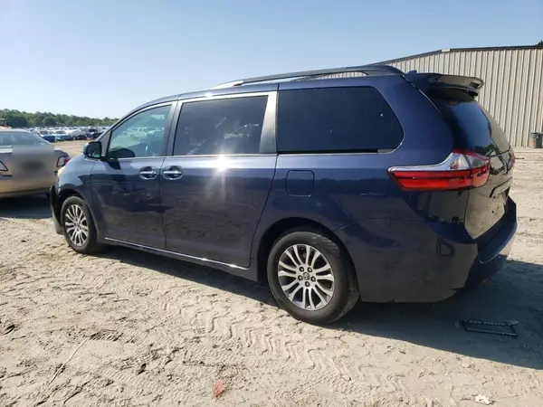 5TDYZ3DC7JS914212 2018 TOYOTA SIENNA - Image 2