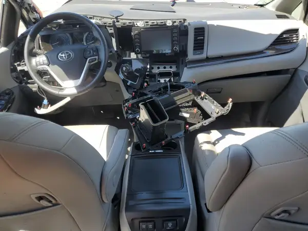 5TDYZ3DC7JS915179 2018 TOYOTA SIENNA - Image 8