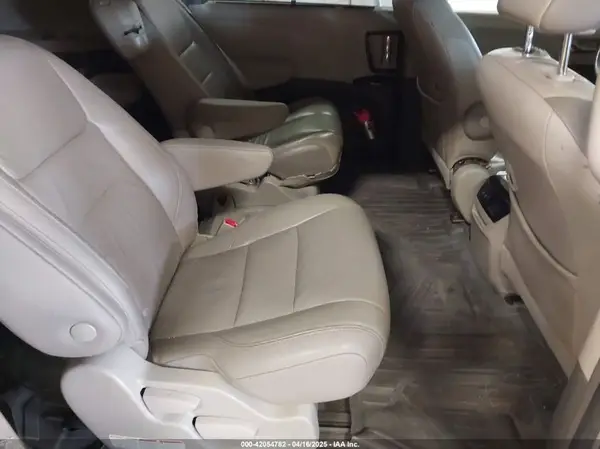 5TDYZ3DC7JS916106 2018 TOYOTA SIENNA - Image 8
