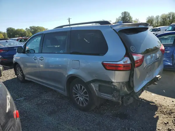 5TDYZ3DC7JS918177 2018 TOYOTA SIENNA - Image 2