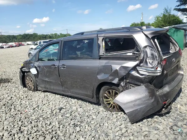 5TDYZ3DC7JS920222 2018 TOYOTA SIENNA - Image 2