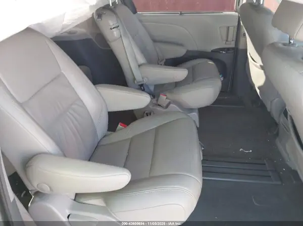 5TDYZ3DC7JS923119 2018 TOYOTA SIENNA - Image 8