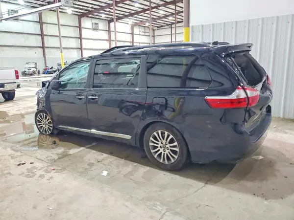 5TDYZ3DC7JS923654 2018 TOYOTA SIENNA - Image 2
