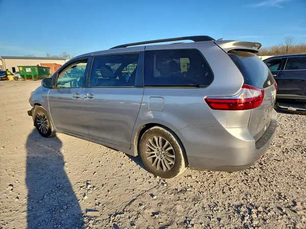 5TDYZ3DC7JS930507 2018 TOYOTA SIENNA - Image 2