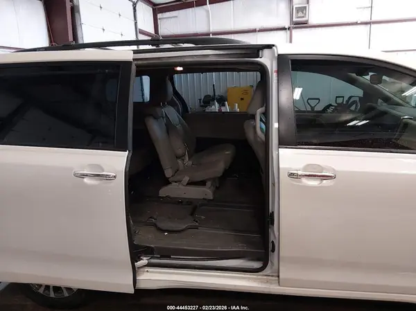 5TDYZ3DC7JS931723 2018 TOYOTA SIENNA - Image 8