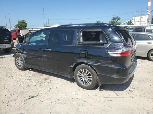 5TDYZ3DC7JS932841 2018 TOYOTA SIENNA - Image 2