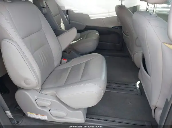 5TDYZ3DC7JS934752 2018 TOYOTA SIENNA - Image 8
