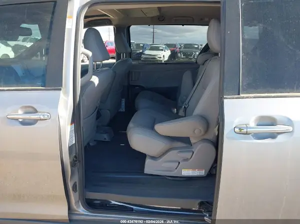 5TDYZ3DC7JS935819 2018 TOYOTA SIENNA - Image 8