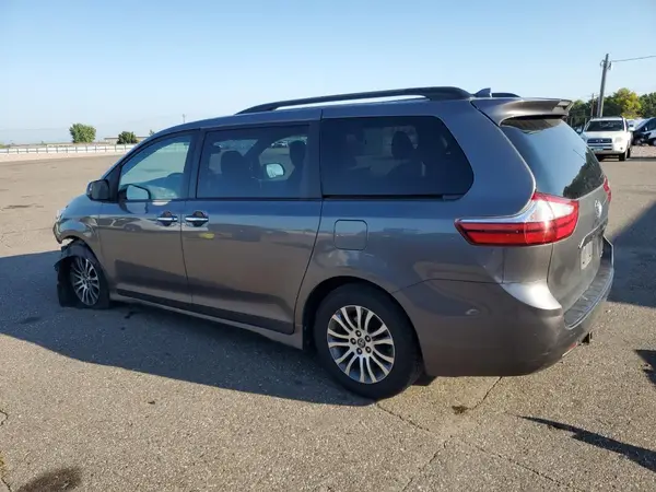 5TDYZ3DC7JS941426 2018 TOYOTA SIENNA - Image 2