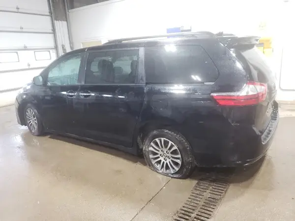5TDYZ3DC7JS943287 2018 TOYOTA SIENNA - Image 2