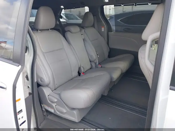5TDYZ3DC7JS947792 2018 TOYOTA SIENNA - Image 8