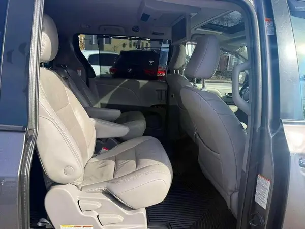 5TDYZ3DC7JS948070 2018 TOYOTA SIENNA - Image 8