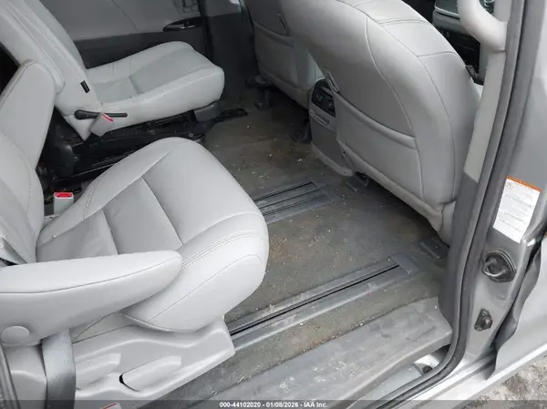 5TDYZ3DC7JS950840 2018 TOYOTA SIENNA - Image 8