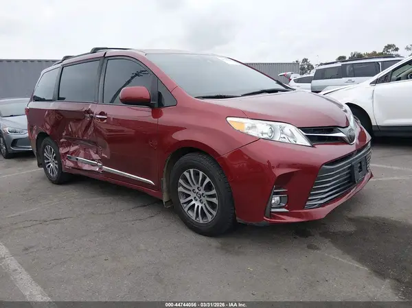 5TDYZ3DC7JS951924 2018 TOYOTA SIENNA - Image 1